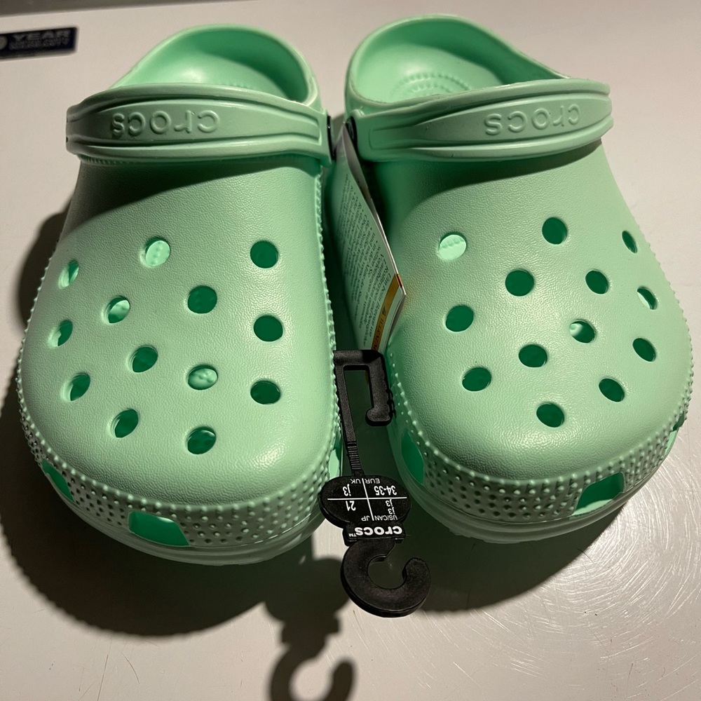 BNWT crocs